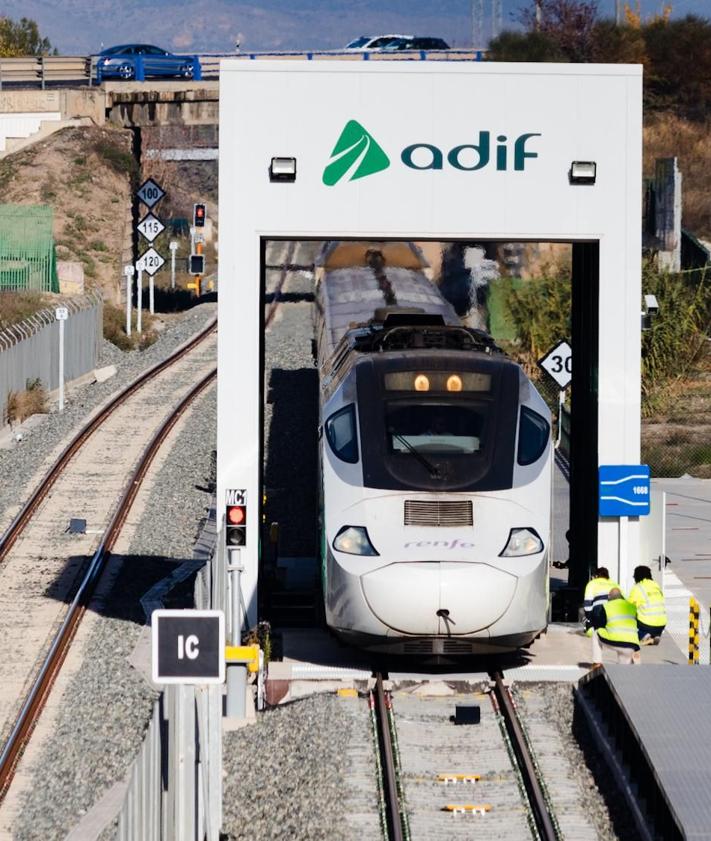Imagen secundaria 2 - Almería estrena su nueva conexión de tren con Madrid, ahora en Alta Velocidad sin AVE
