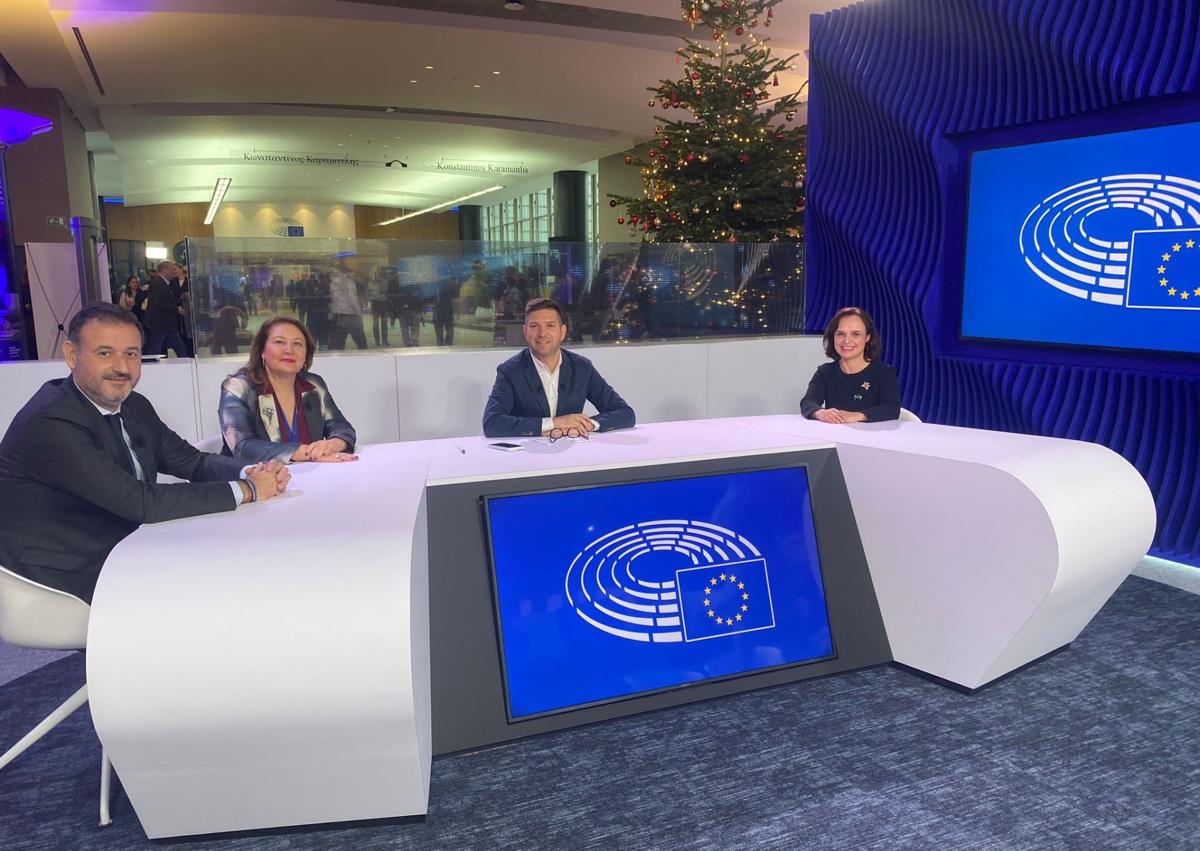 Imagen secundaria 1 - La vida de una eurodiputada de Almería en Bruselas