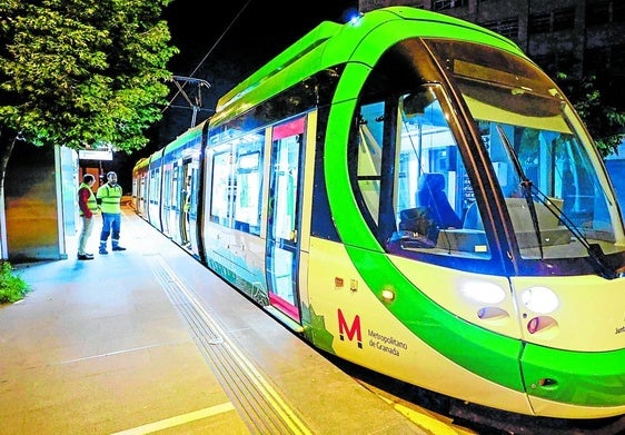 Uno de los nuevos trenes en una de las pruebas que consistían en realizar el recorrido de manera real.