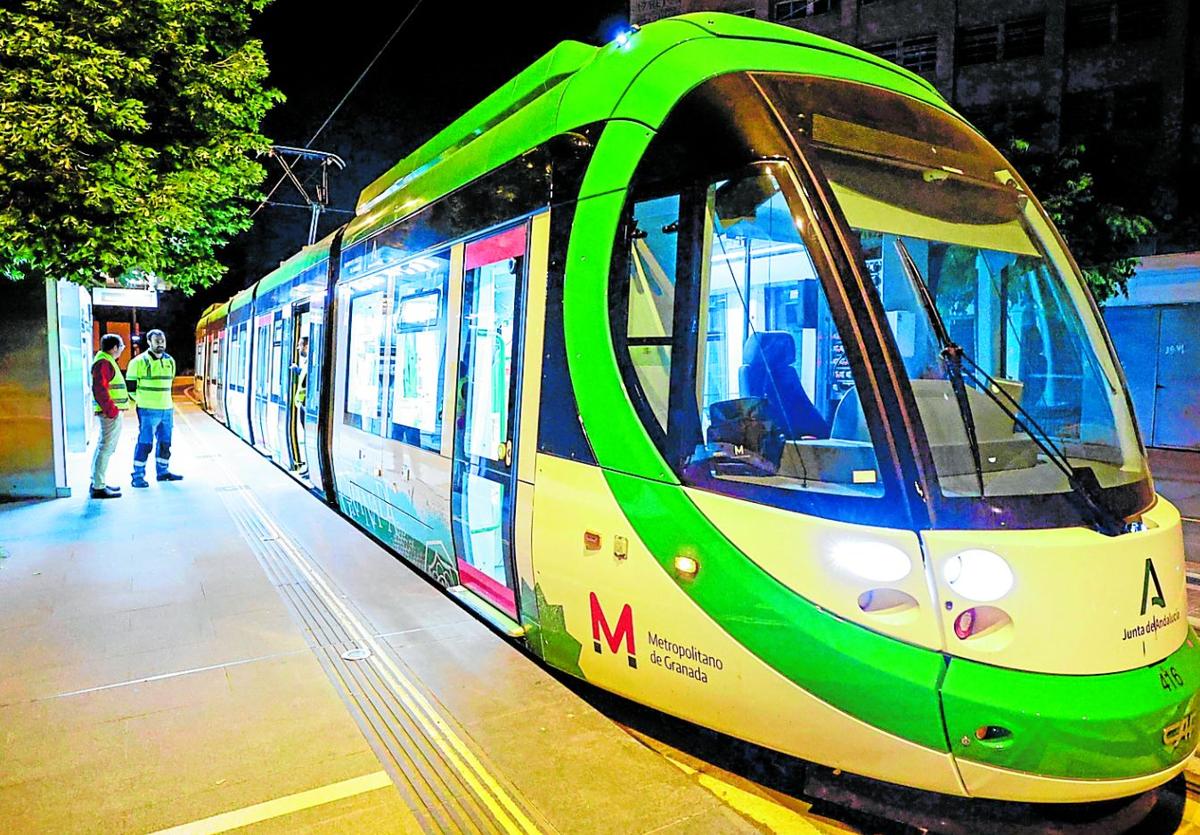 Uno de los nuevos trenes en una de las pruebas que consistían en realizar el recorrido de manera real.