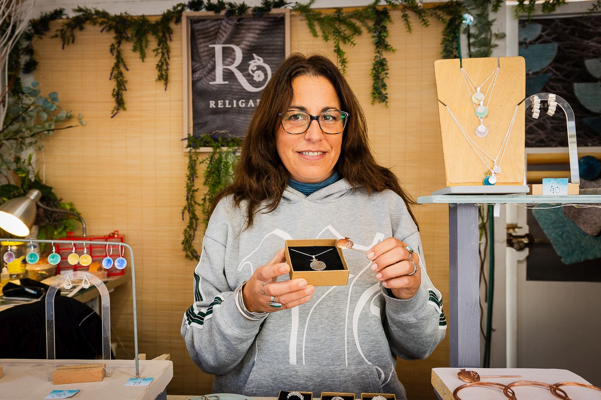 Así son las mil granadas que puedes encontrar en el mercado navideño