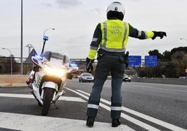 Muere un hombre de 65 años en Molvízar tras caer con su coche por un barranco desde 40 metros