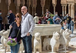 Turistas en la Alhambra.