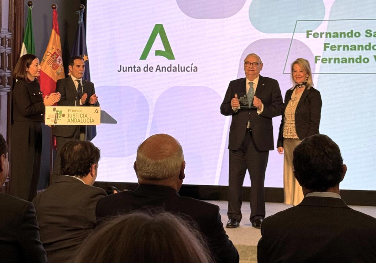 El letrado granadino Fernando Mir Gómez recibe el Premio Justicia Andalucía por su trayectoria profesional