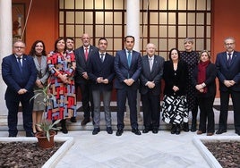 Foto de familia tras la firma del convenio con el Consejo Andaluz de Graduados Sociales..