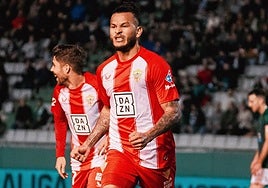 Luis Suárez celebrando con rabia uno de sus goles en A Malata