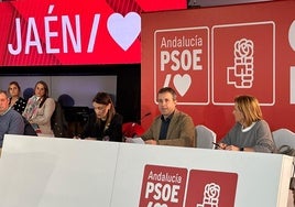 A la derecha, Julio Millán, presidiendo el comité director del PSOE andaluz celebrado en Jaén.