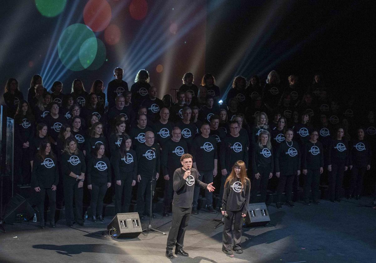 Imagen principal - El Coro Góspel Clasijazz conecta con los corazones del público, a través de la espiritualidad de la música y las buenas voces