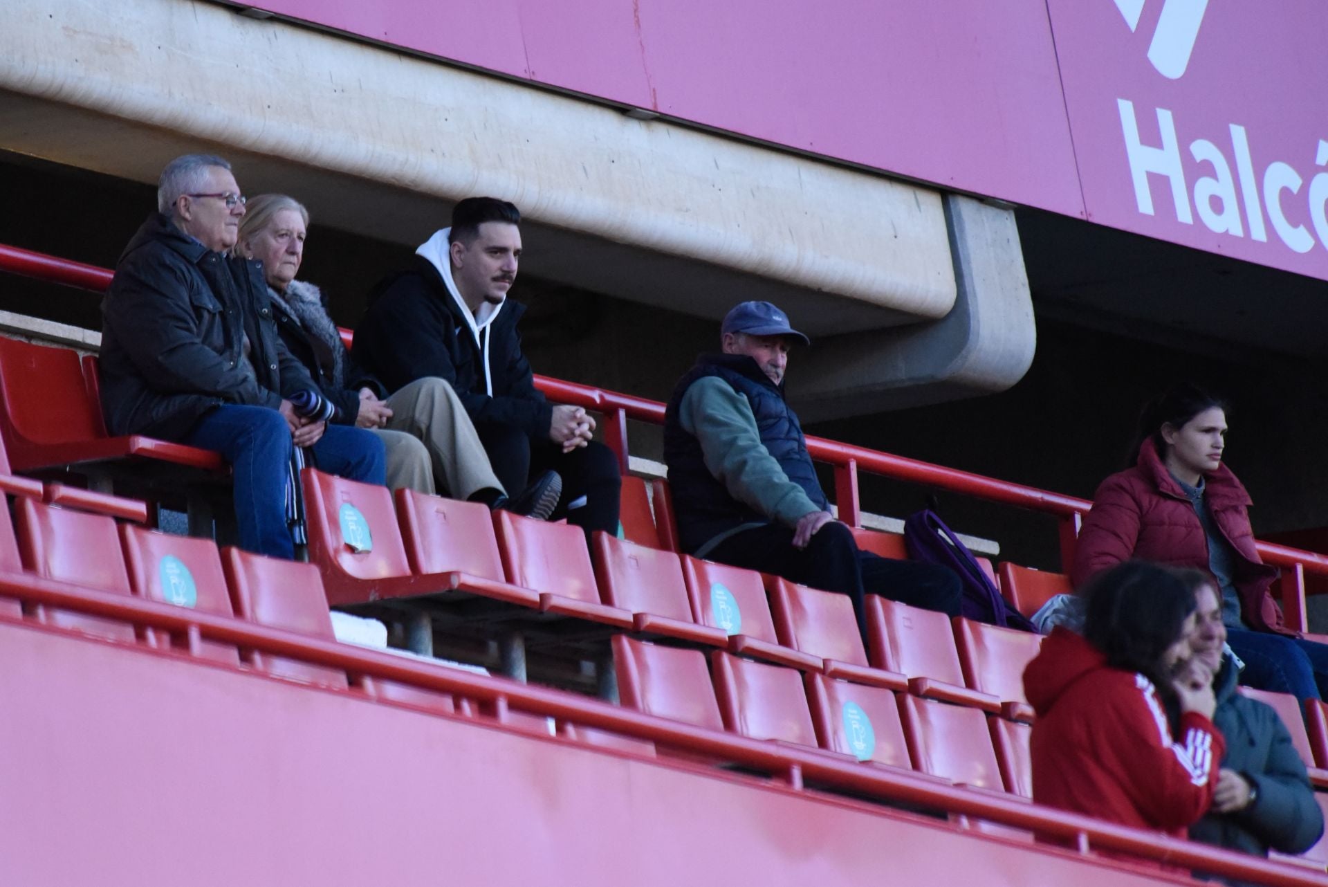 Encuéntrate en la grada en el Granada femenino-Sevilla