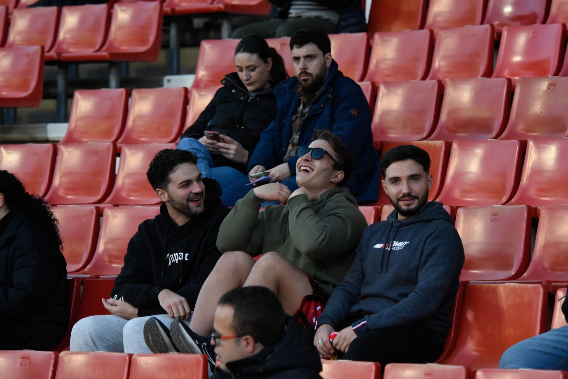 Encuéntrate en la grada en el Granada femenino-Sevilla