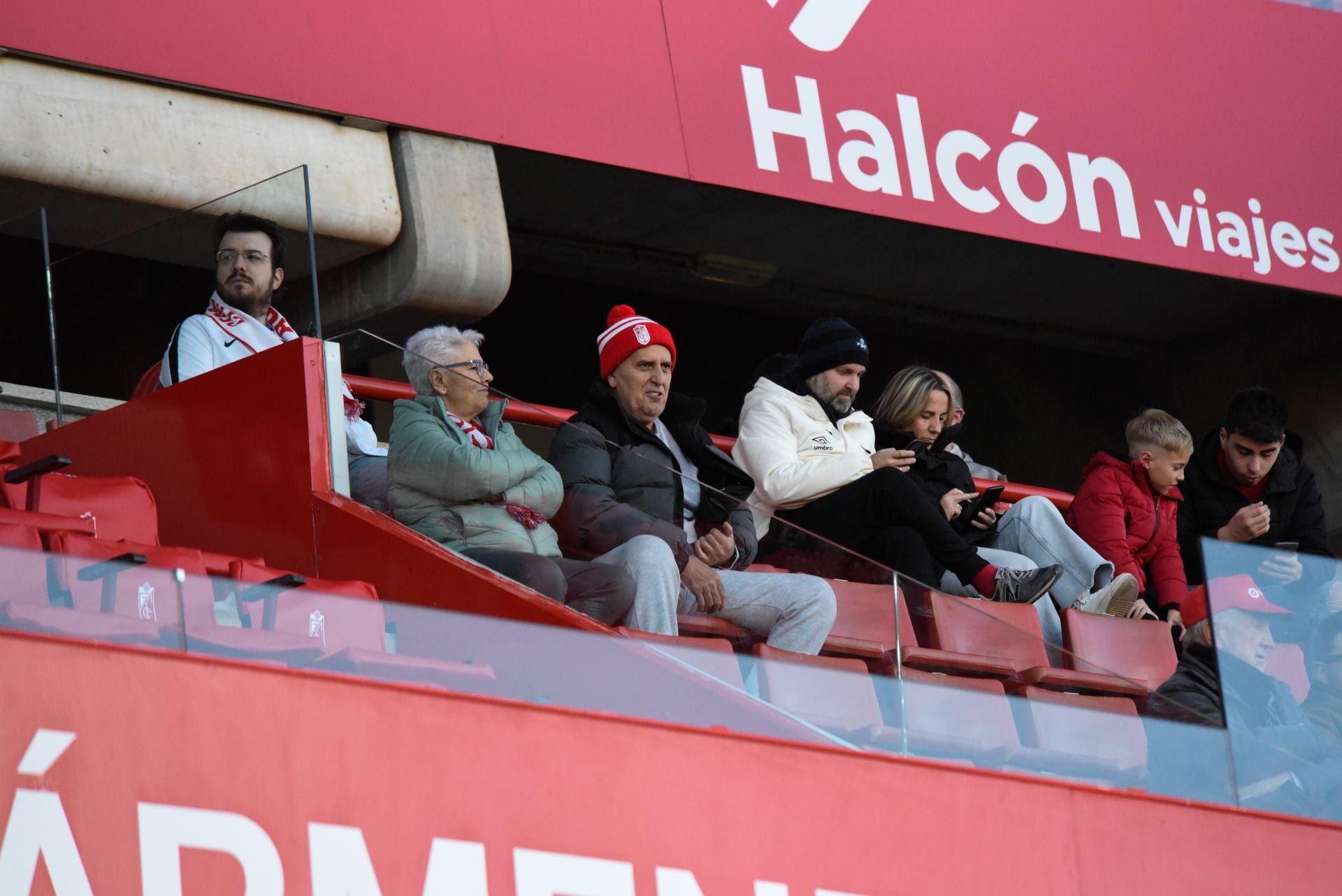 Encuéntrate en la grada en el Granada femenino-Sevilla