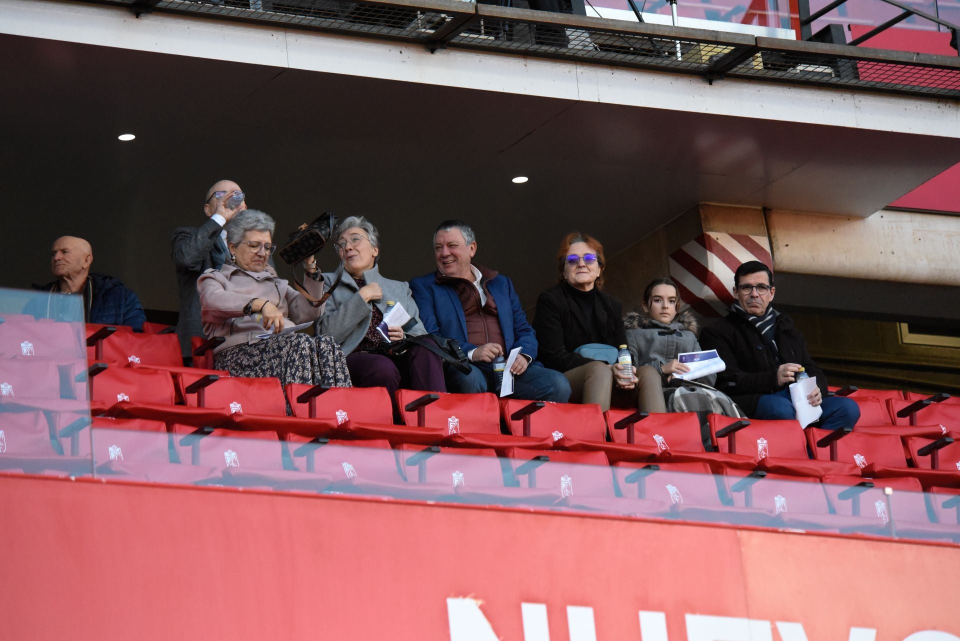 Encuéntrate en la grada en el Granada femenino-Sevilla