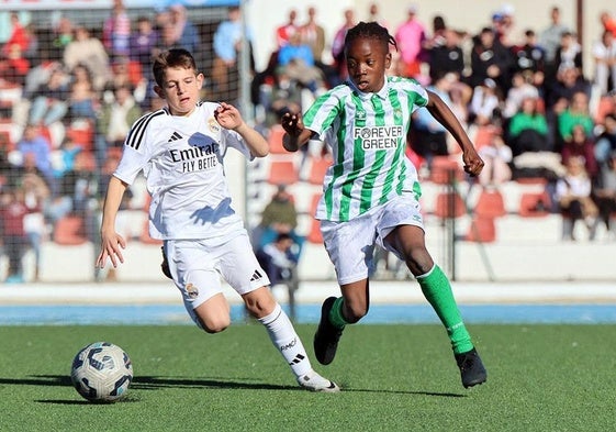 Ataque bético en la final del torneo internacional de benjamines de Pinos Puente.