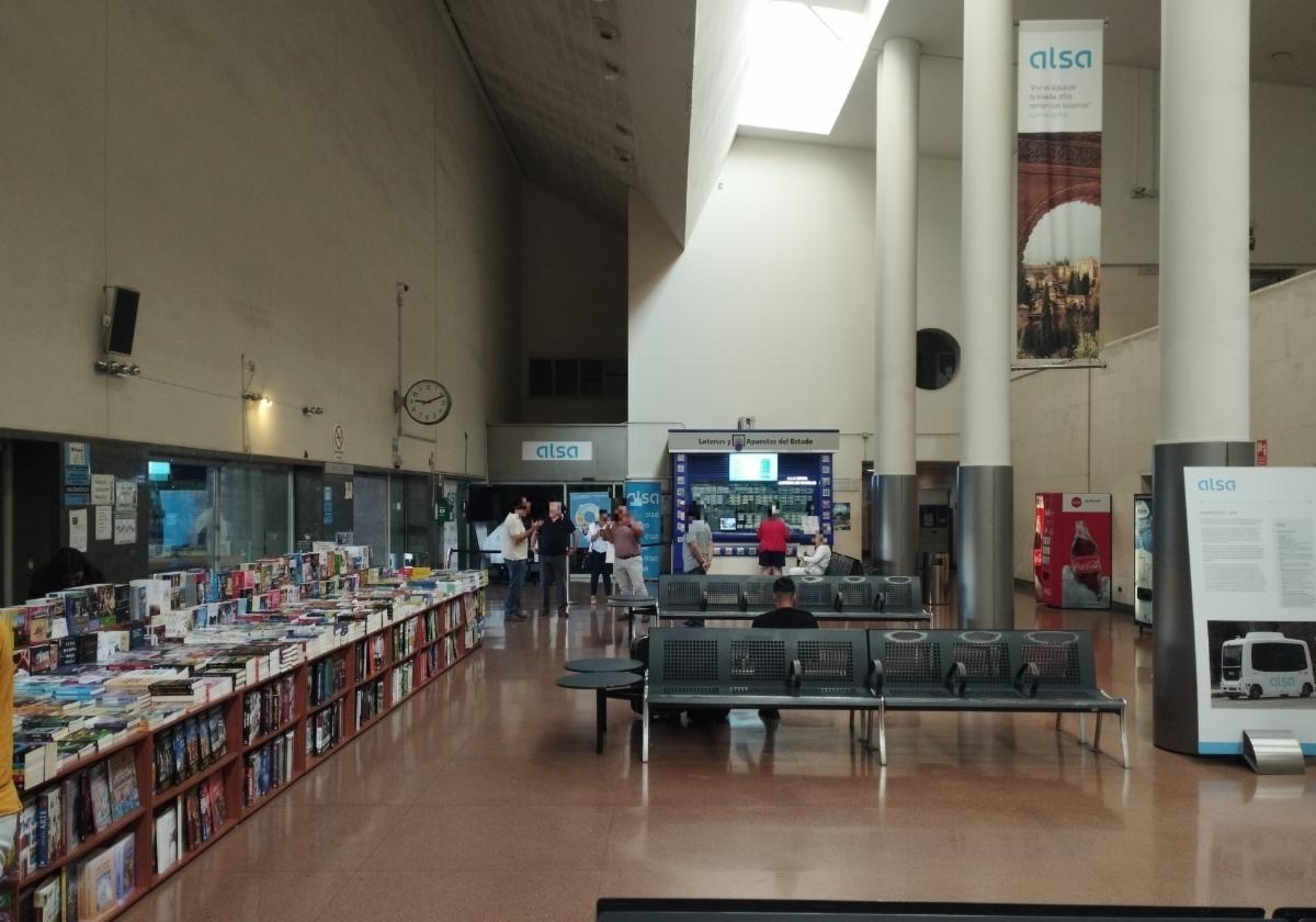 Administración de Lotería de Navidad de la estación de autobuses de Granada. .