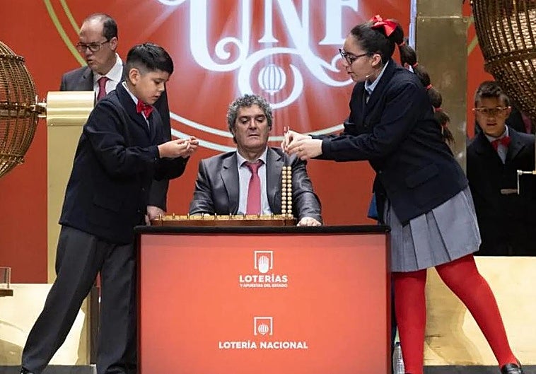 Los niños del colegio de San Ildefonso durante el Sorteo de Navidad.