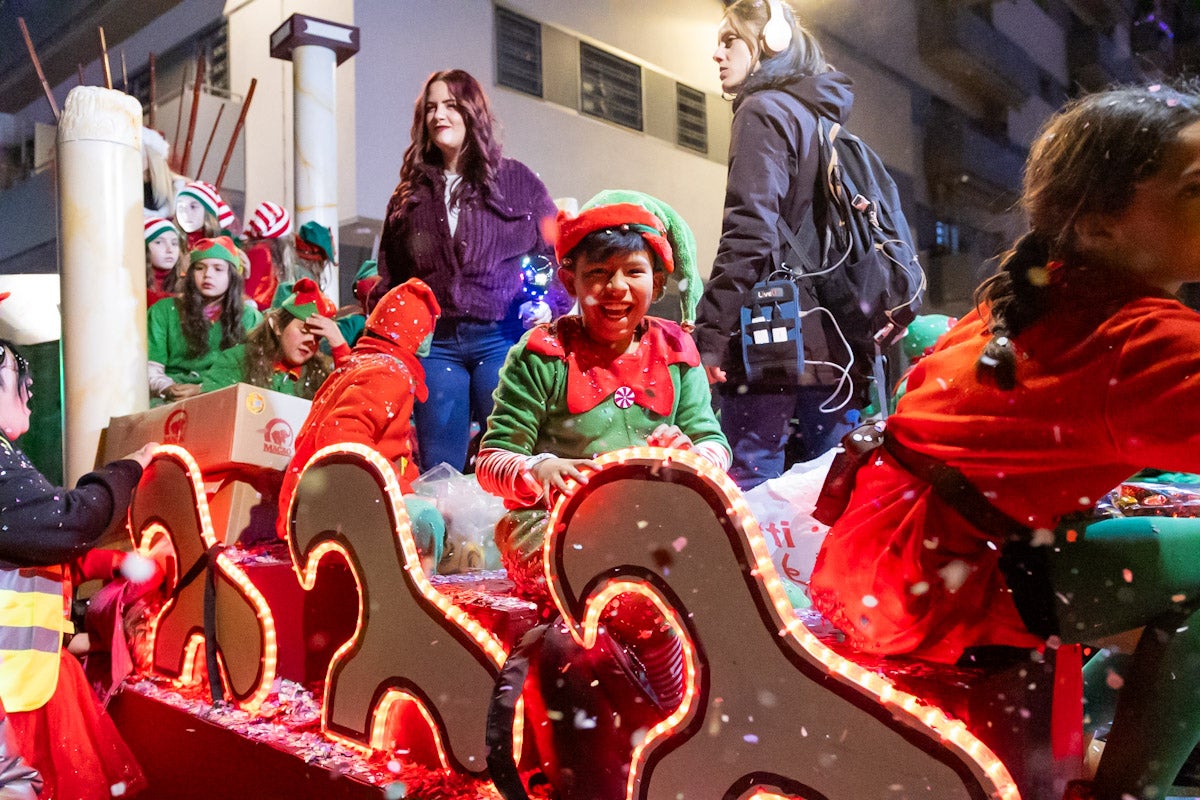 Las imágenes de la cabalgata de Papá Noel en Granada