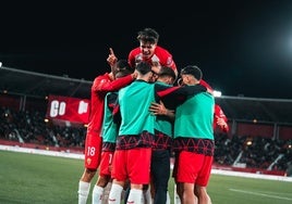 Los jugadores del Almería celebrando el empate contra el Cádiz