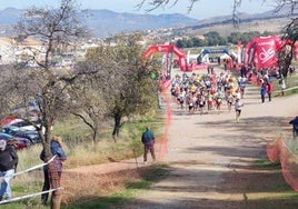 Salida de la prueba navideña de campo a través de La Zubia.