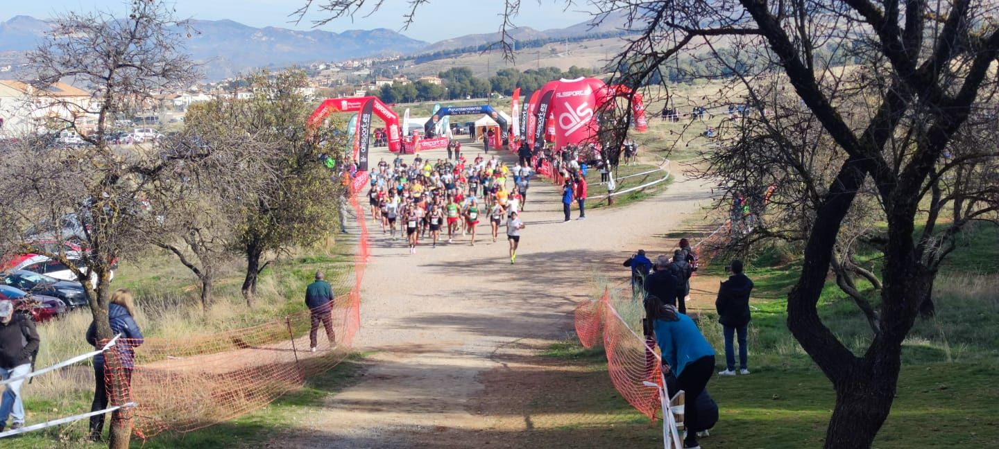 Salida de la prueba navideña de campo a través de La Zubia.