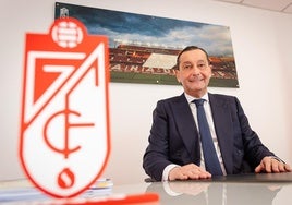 Alfredo García Amado, director general del Granada, en su despacho del estadio Nuevo Los Cármenes.