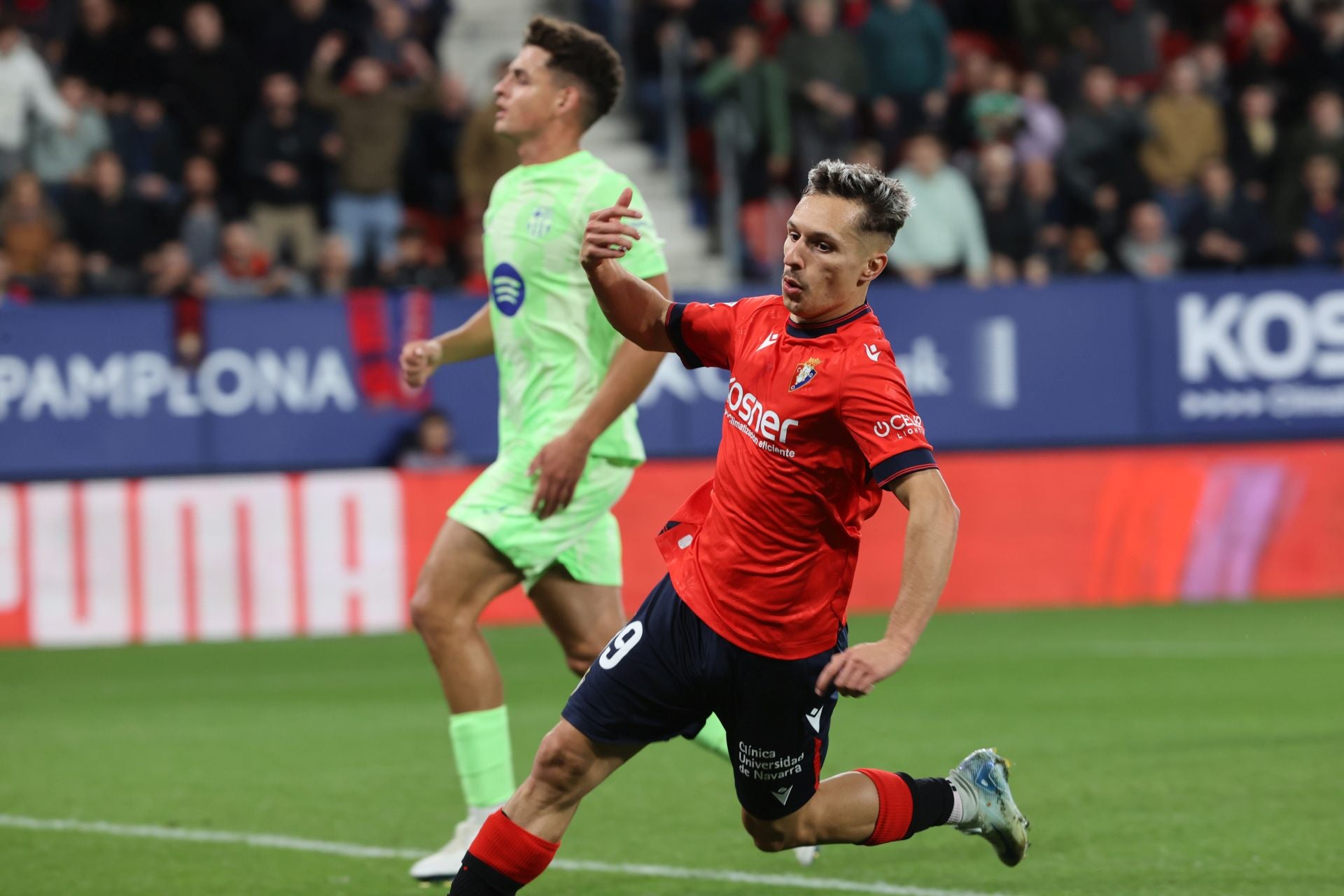 Bryan celebra su gol al Barça en El Sadar.