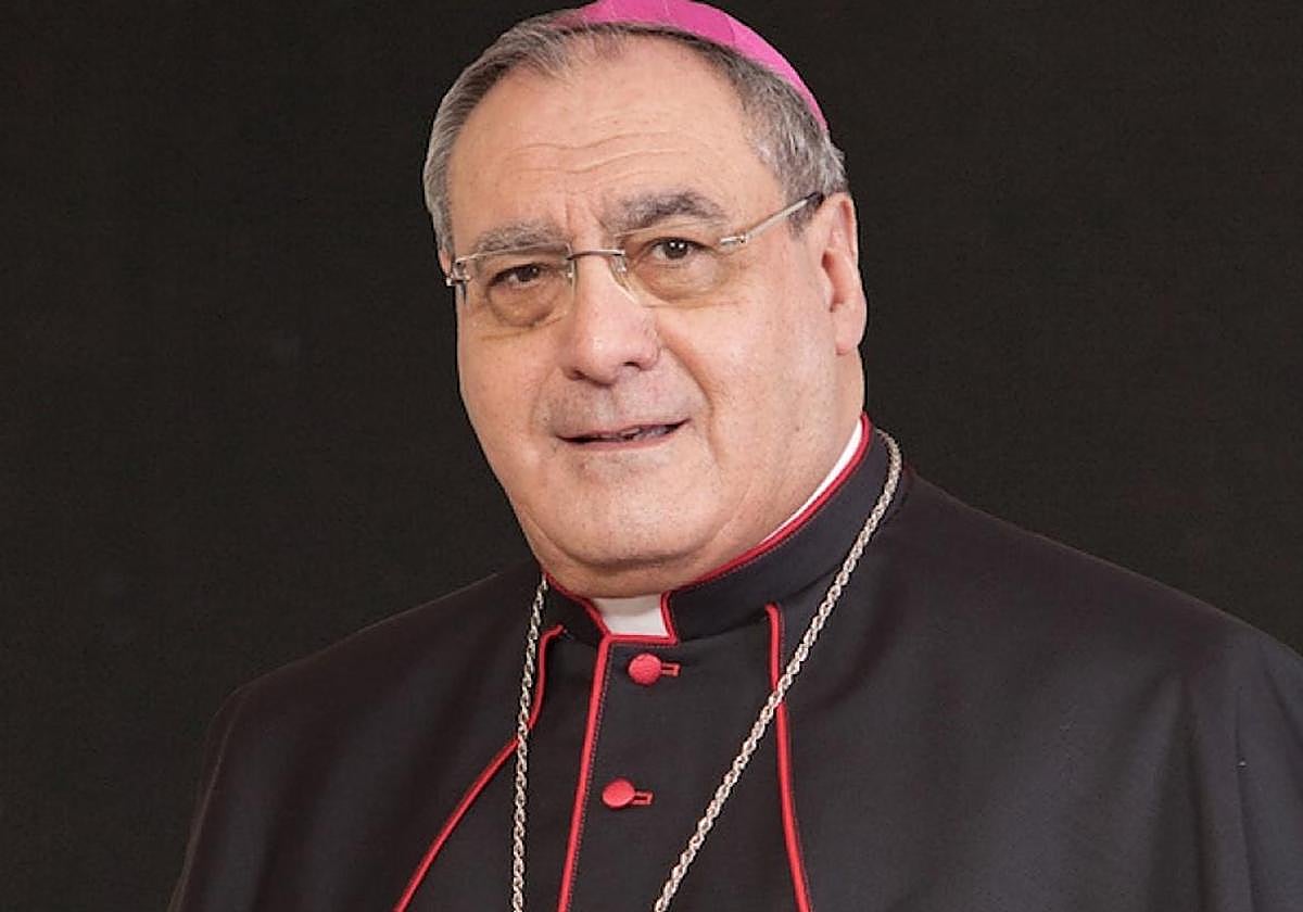 El arzobispo de Granada, José María Gil Tamayo.