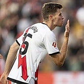 Gerard Gumbau celebra el gol al Alavés al que contribuyó, aunque fuera de Sivera en propia puerta.