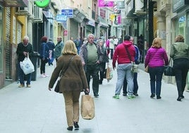 Viandantes en la calle Doctor Civera ('Espartería') de Jaén