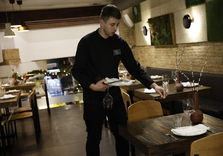 Las ayudas que pueden recibir los trabajadores que cobren menos de 1.300 euros.