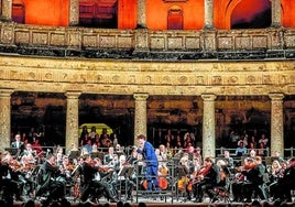 La Filarmónica de Viena, en el palacio de Carlos V durante el Festival Internacional de Música y Danza.