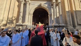 La talla del Cristo del Silencio, a las puertas del Sagrario.