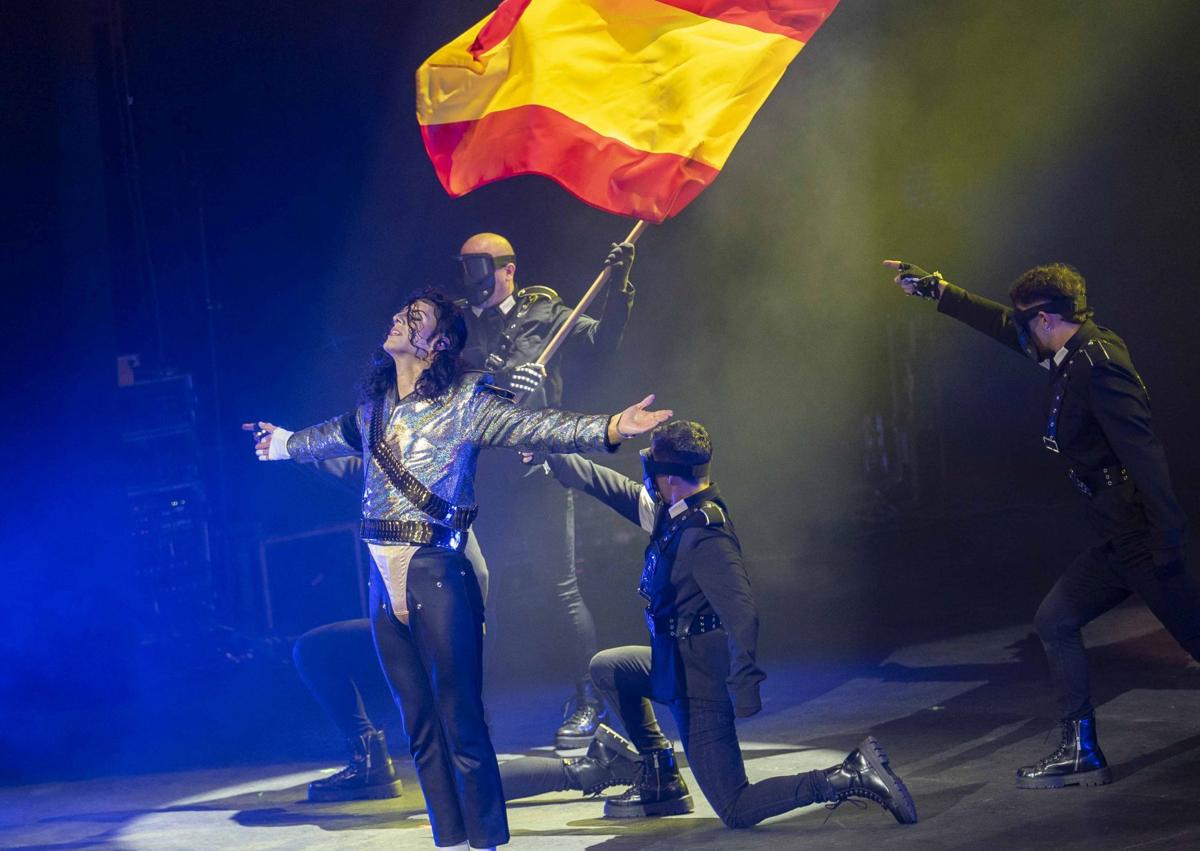 Imagen secundaria 1 - El Maestro Padilla se inunda con los himnos, la música y las coreografías del rey del pop