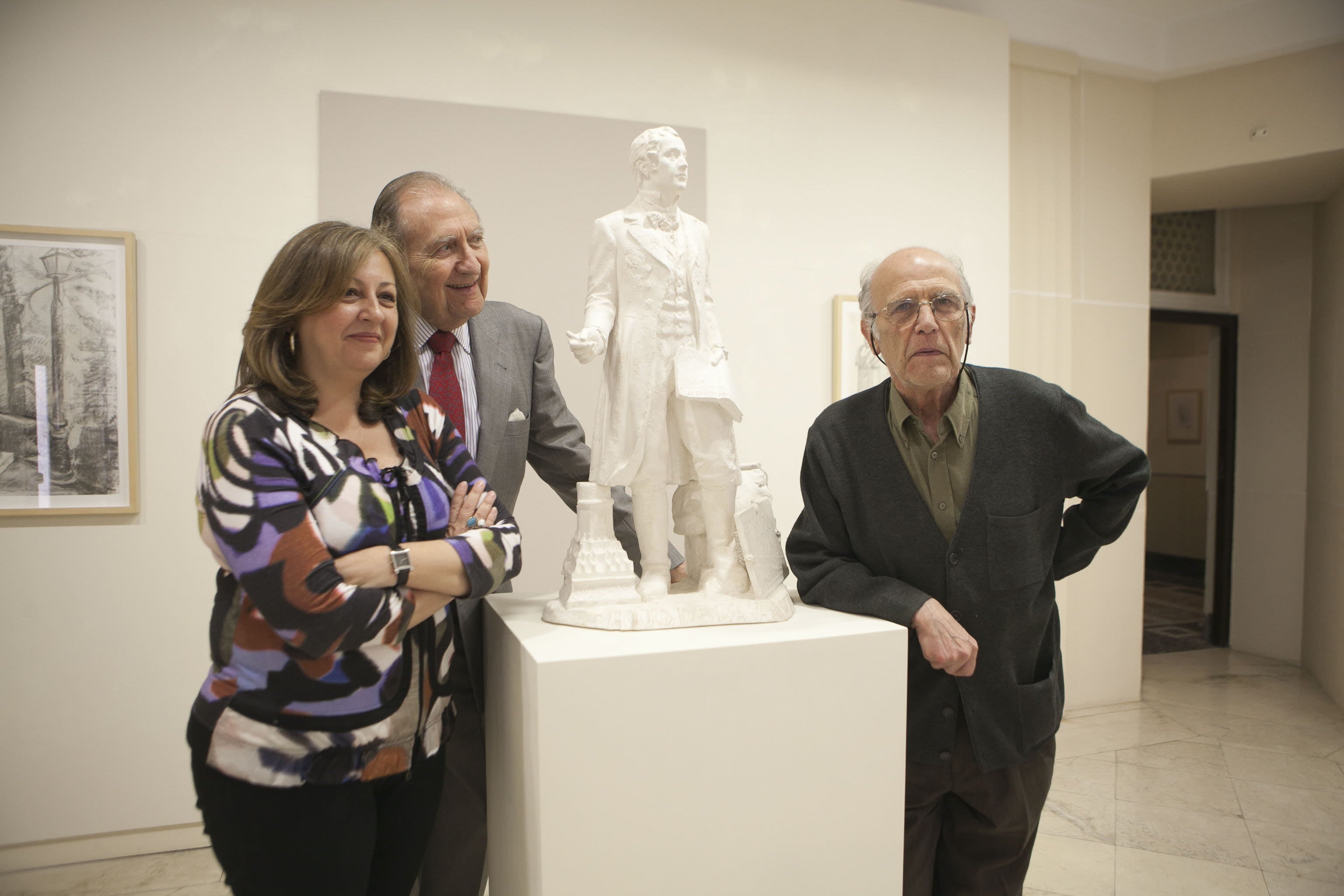 María del Mar Villafranca, Julio López Hernández y Miguel Rodríguez-Acosta, en la presentación de la exposición 'Julio López Hernández y Granada' en la Fundación Rodríguez-Acosta. Año 2011