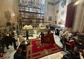 Tremolación del pendón en la Catedral de Granada.