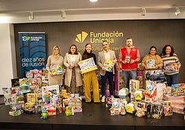 Acto de entrega de los juguetes a la entidades sociales destinatarias celebrado ayer.