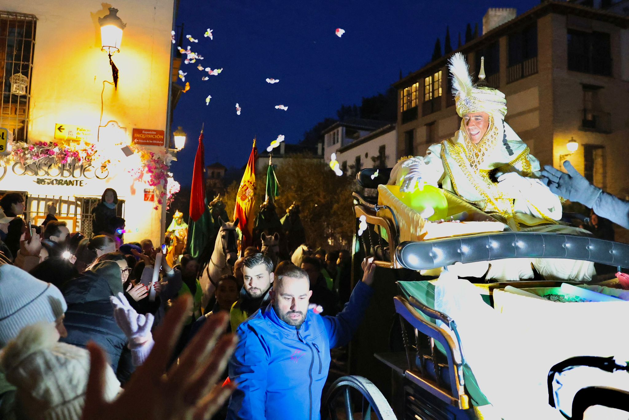 Las imágenes que no has visto de la cabalgata del Heraldo en Granada