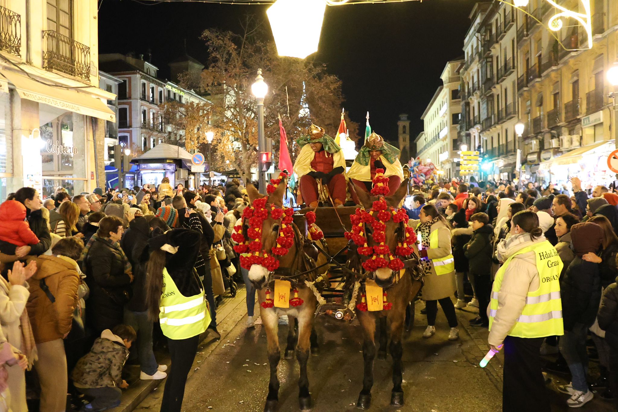 Las imágenes que no has visto de la cabalgata del Heraldo en Granada