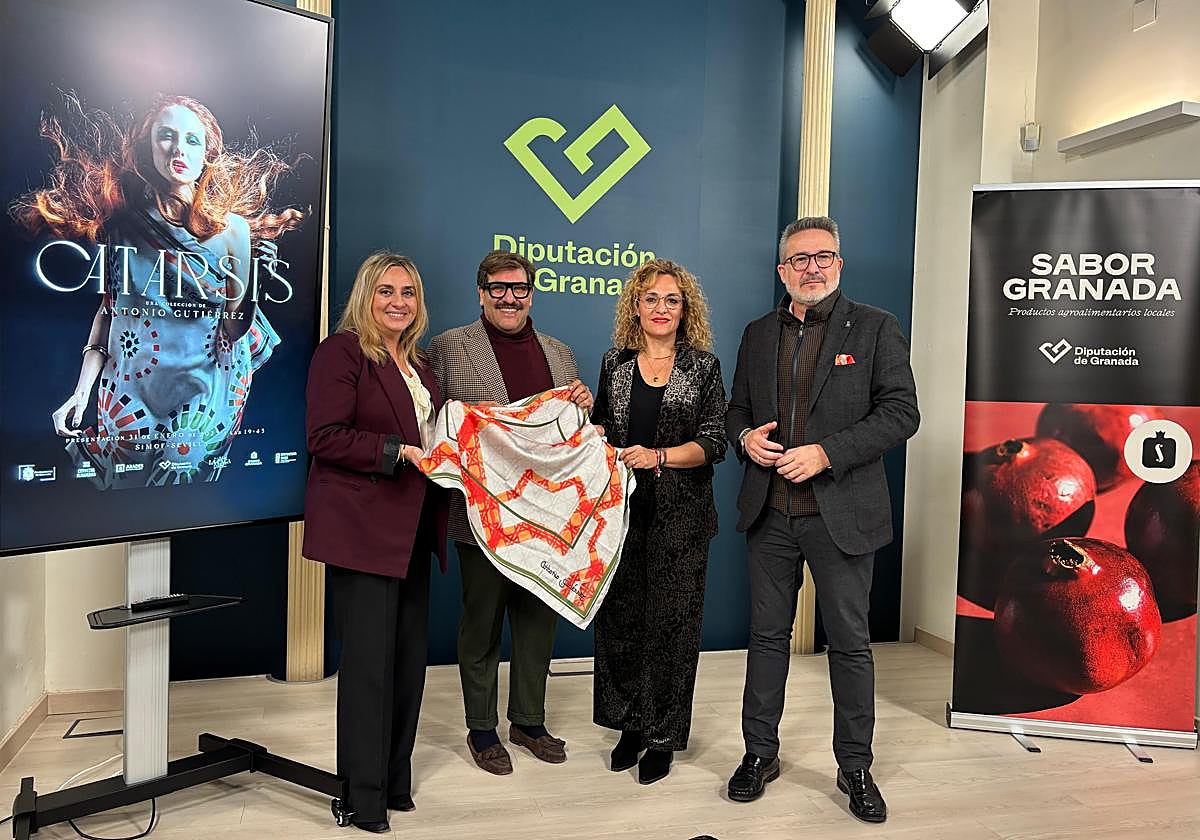 Diputación renueva su apoyo al diseñador Antonio Gutiérrez en SIMOF 2025