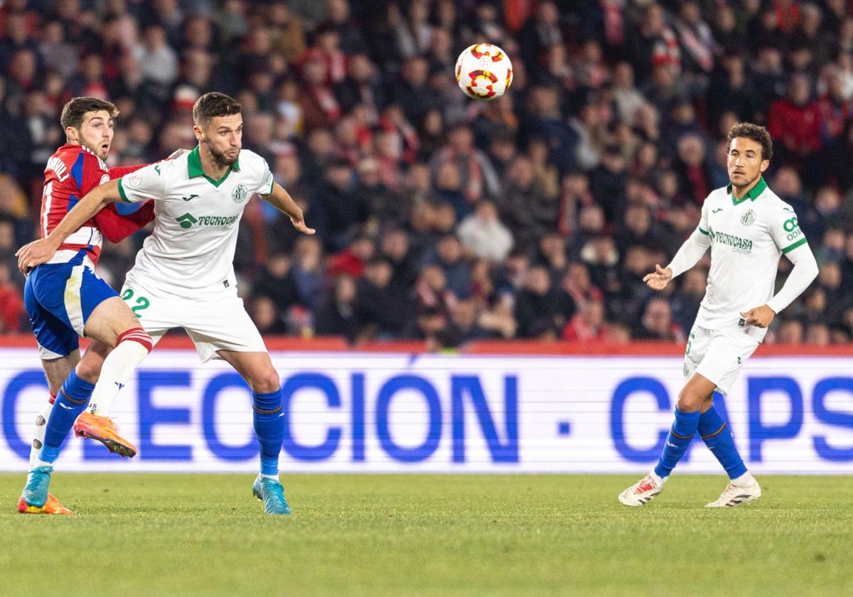 Pitos y cánticos unánimes contra Luis Milla | Ideal