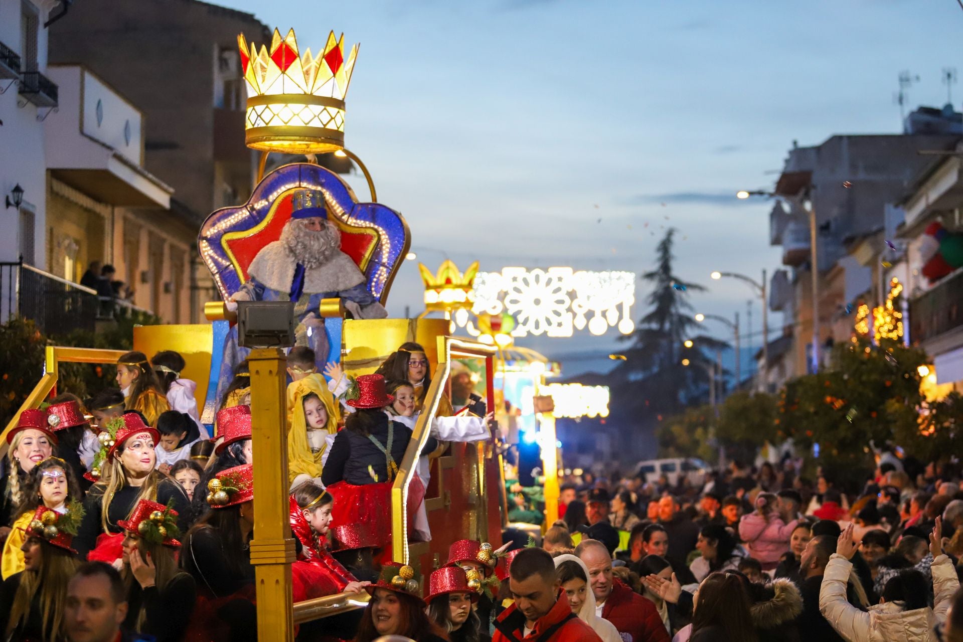 Las mejores imágenes de la cabalgata de los Reyes Magos en Pinos Puente