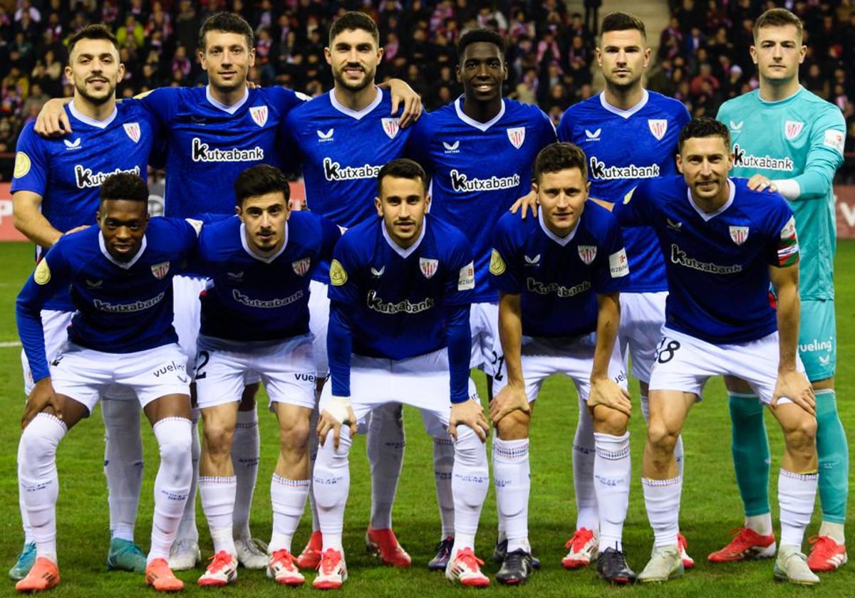 Nico Serrano, segundo abajo por la izquierda, fue titular en la Copa ante el Logroñés.