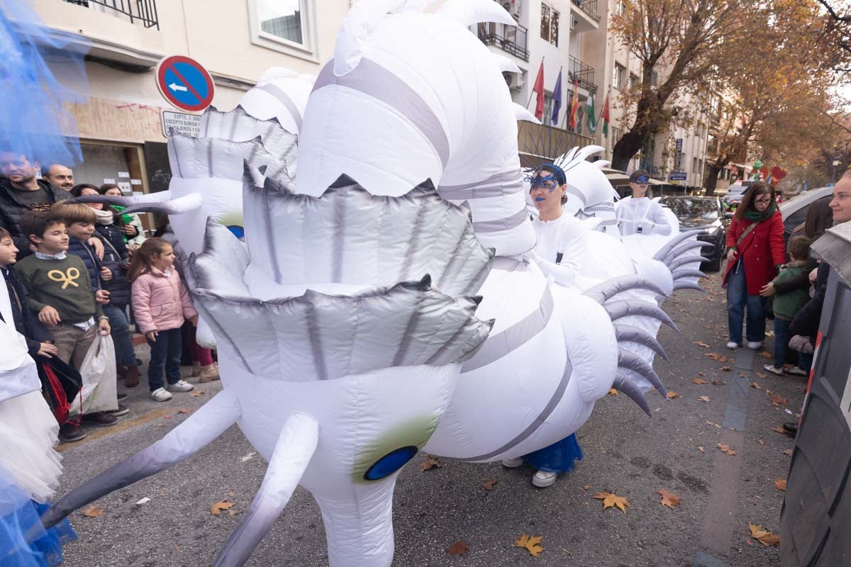 Encuéntrate en la Cabalgata de Reyes de Granada: las fotos de padres, madres e hijos