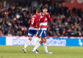 Gonzalo Villar se lamenta de una ocasión desperdiciada en Copa del Rey.