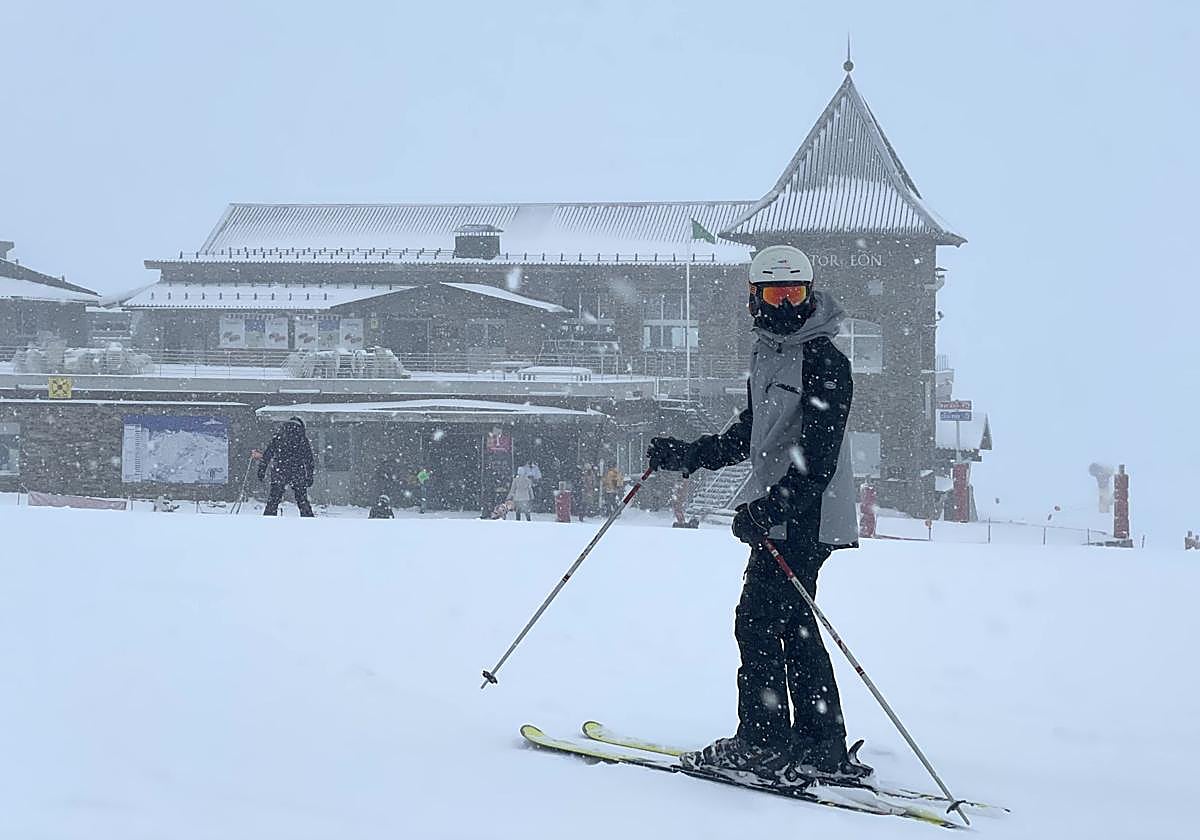 La estación de esquí de Sierra Nevada en la mañana de este Día de Reyes.