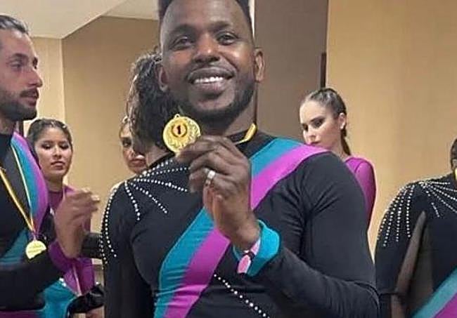 Omar, durante un concurso de bachata.