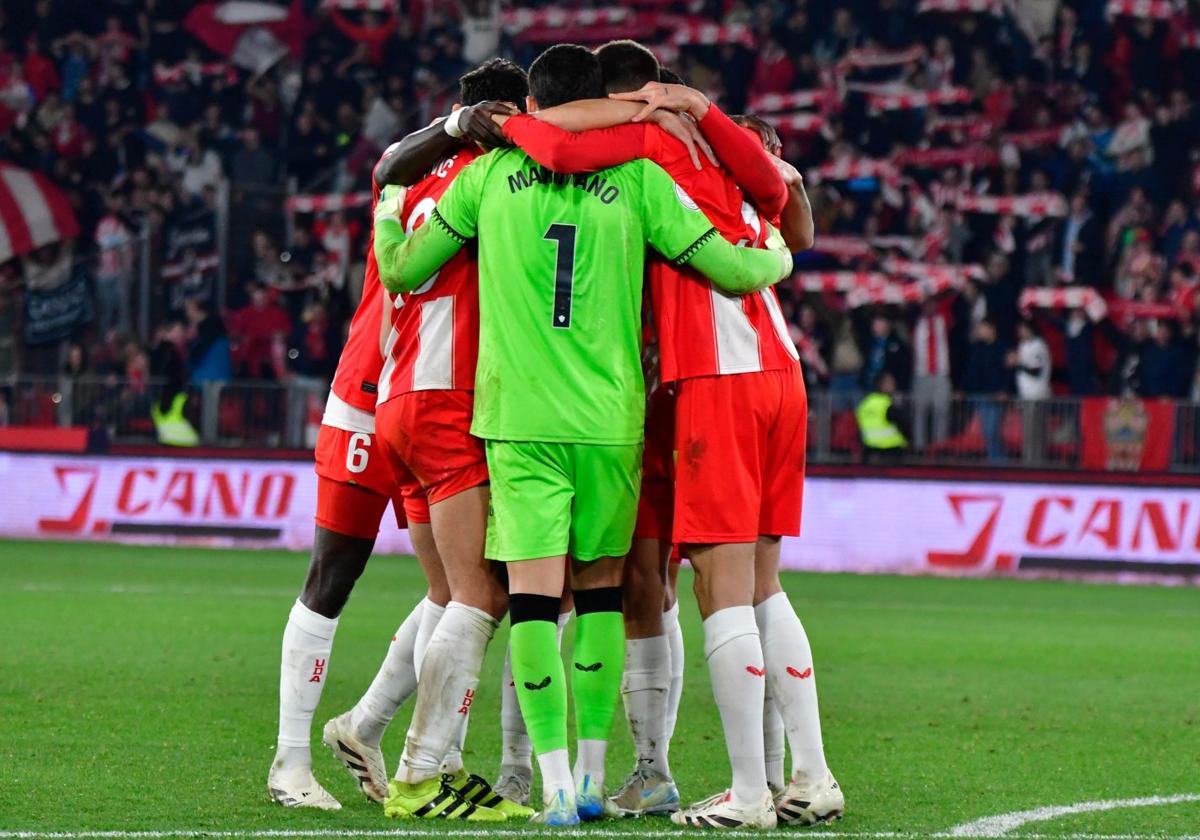 Maximiano se une al corro de un equipo que tuvo una actuación coral.