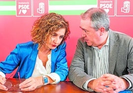 María Jesús Montero y Juan Espadas, en una imagen de archivo.