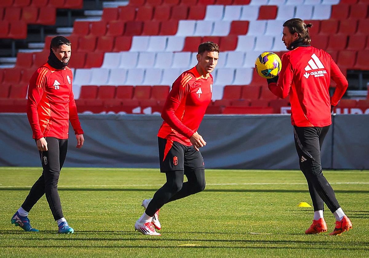 Lucas Boyé participa en el último entrenamiento del equipo este jueves.