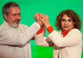 Juan Espadas y Marías Jesús Montero durante el acto con militantes en un hotel de Sevilla.