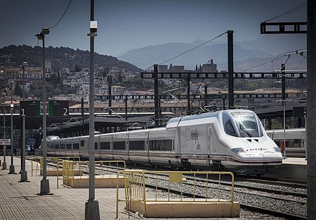 Viaje inaugural del AVE a Granada.